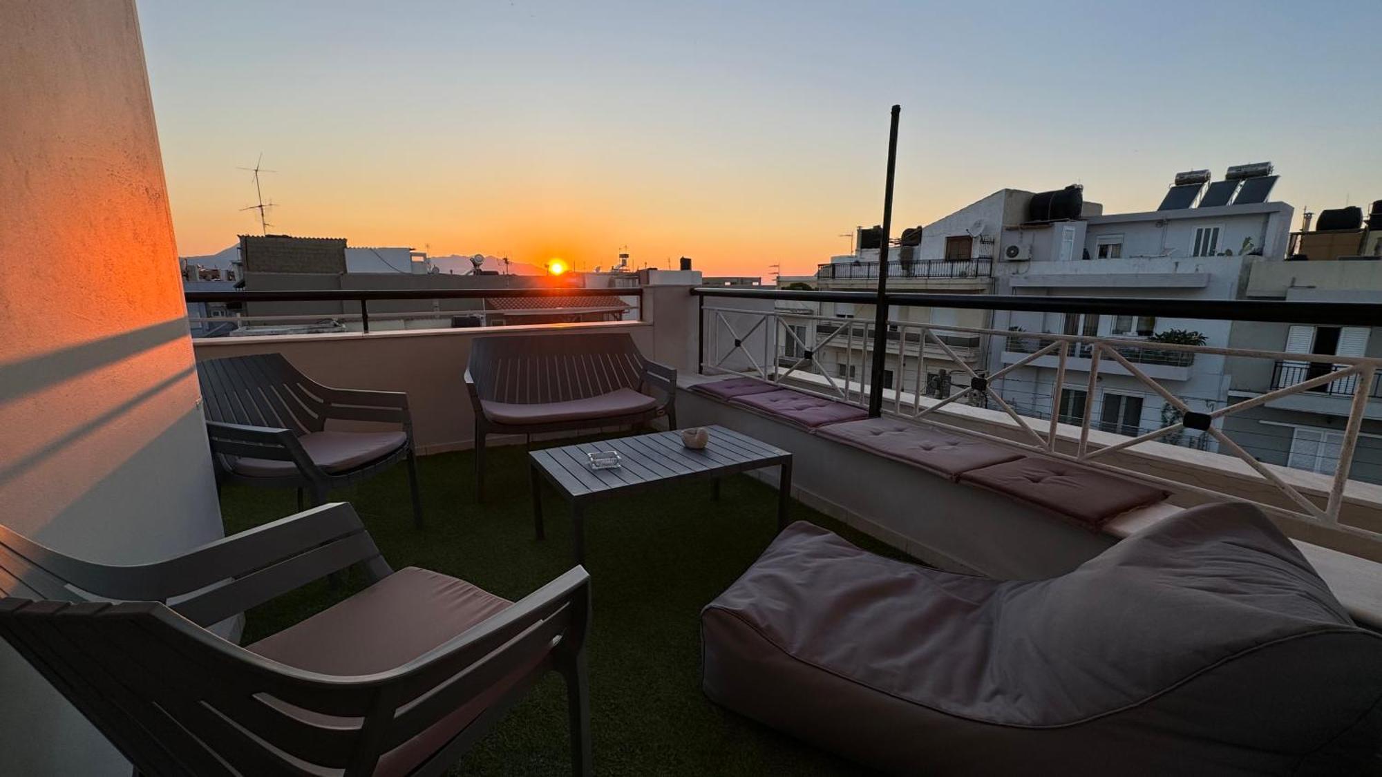 Sunny Apartment For Couples & Friends In Centre Iraklio Exterior foto